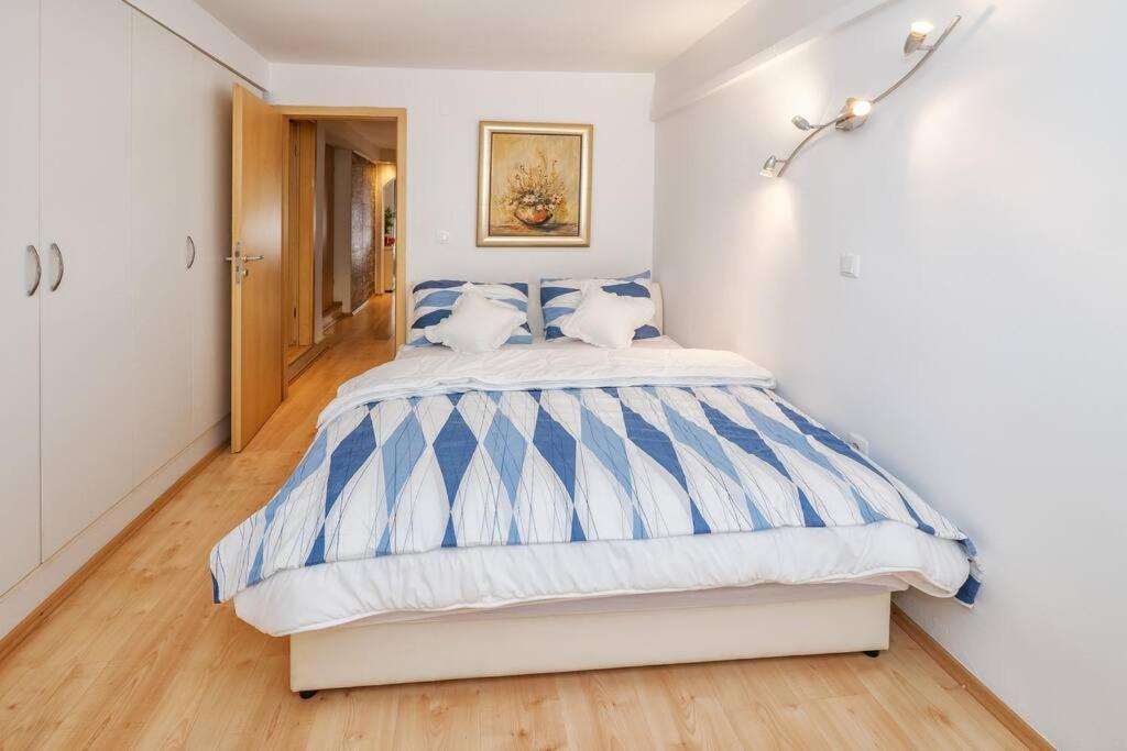 Relaxing 2Bd Apartment, Ground Floor - Walk To Old Town Split Exterior foto