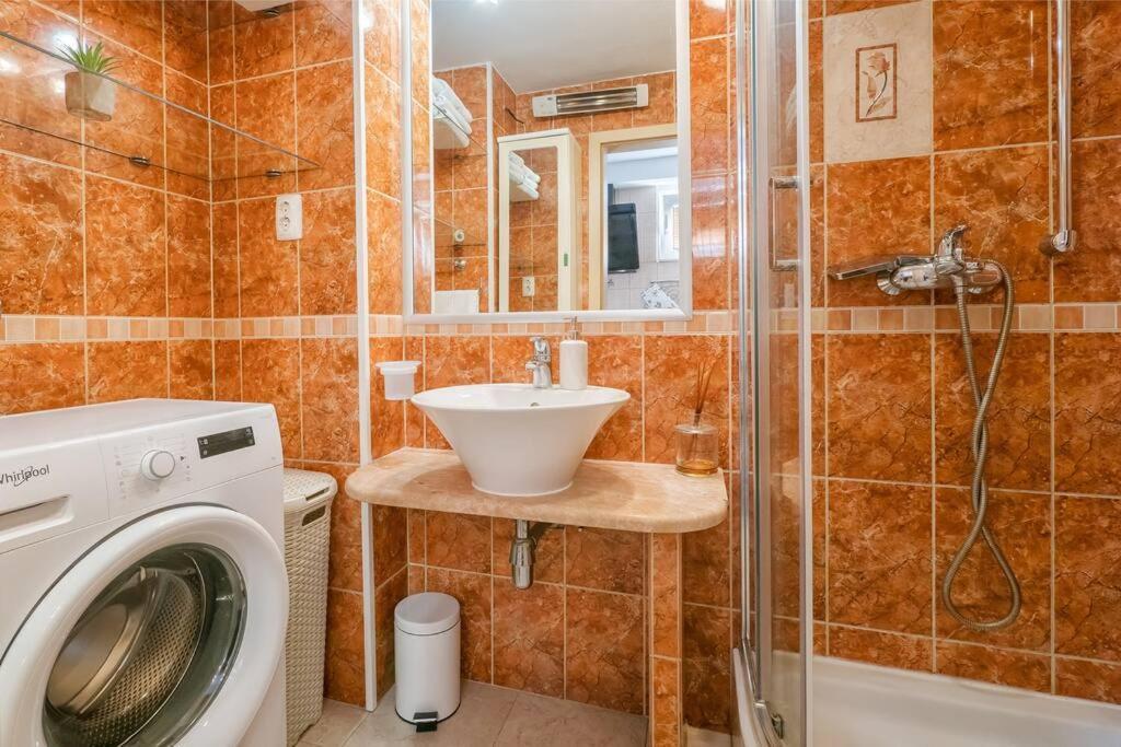 Relaxing 2Bd Apartment, Ground Floor - Walk To Old Town Split Exterior foto