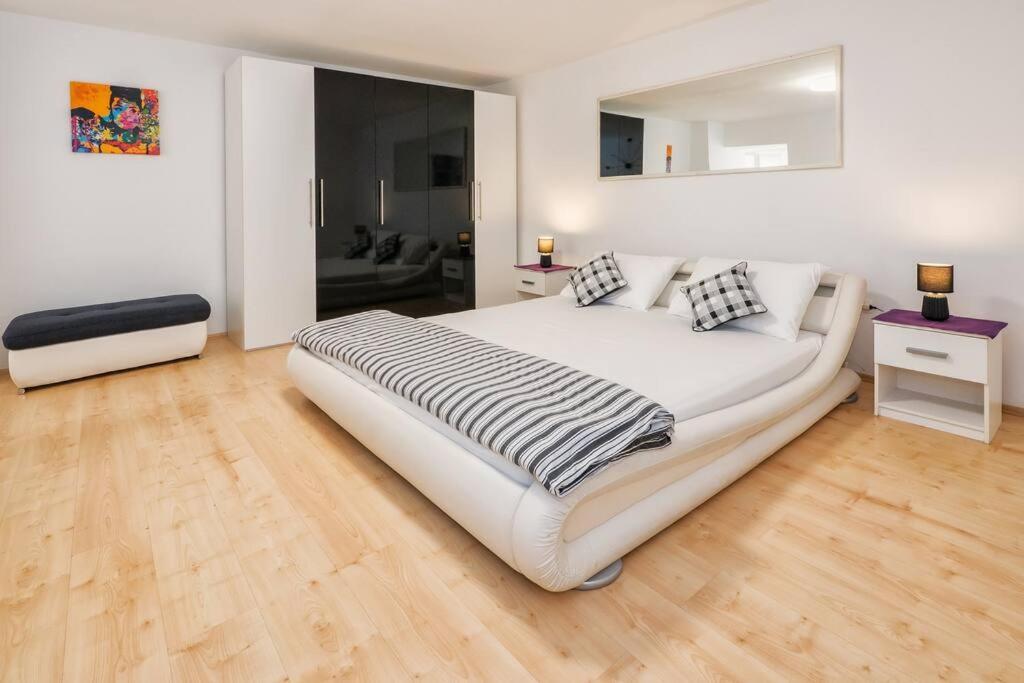 Relaxing 2Bd Apartment, Ground Floor - Walk To Old Town Split Exterior foto