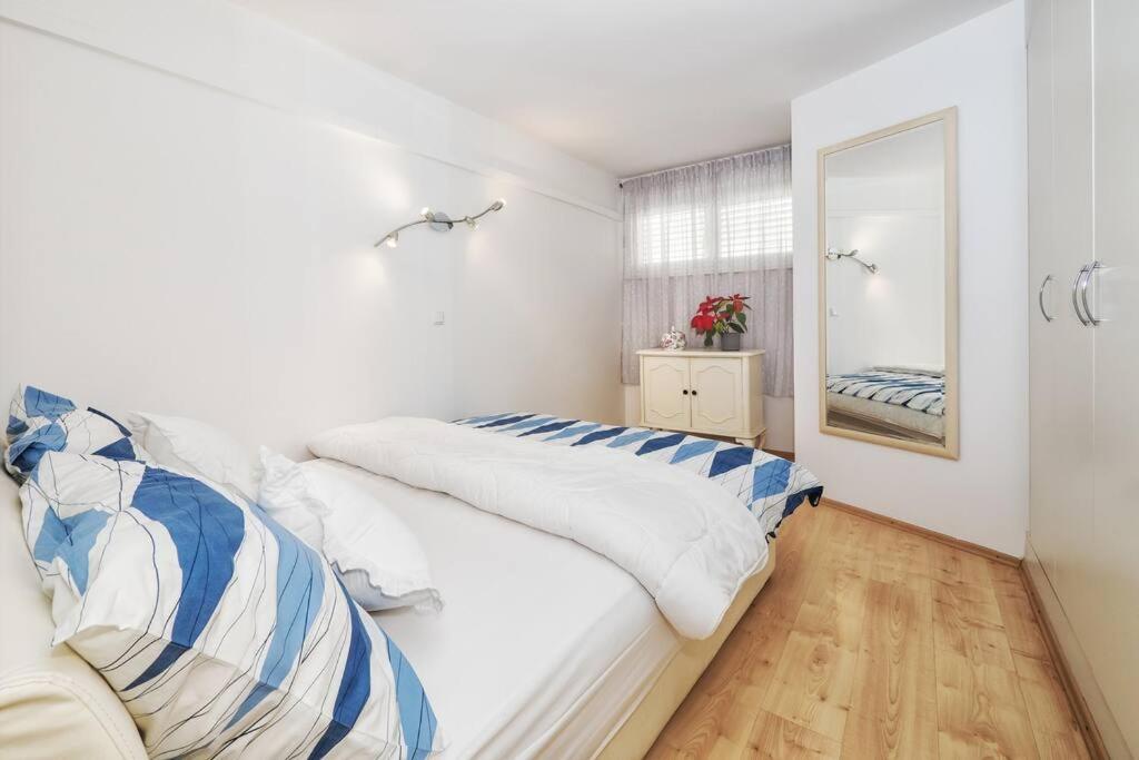 Relaxing 2Bd Apartment, Ground Floor - Walk To Old Town Split Exterior foto