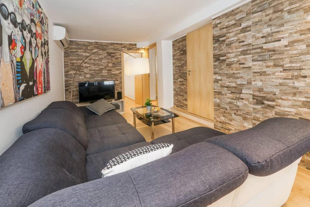 Relaxing 2Bd Apartment, Ground Floor - Walk To Old Town Split Exterior foto