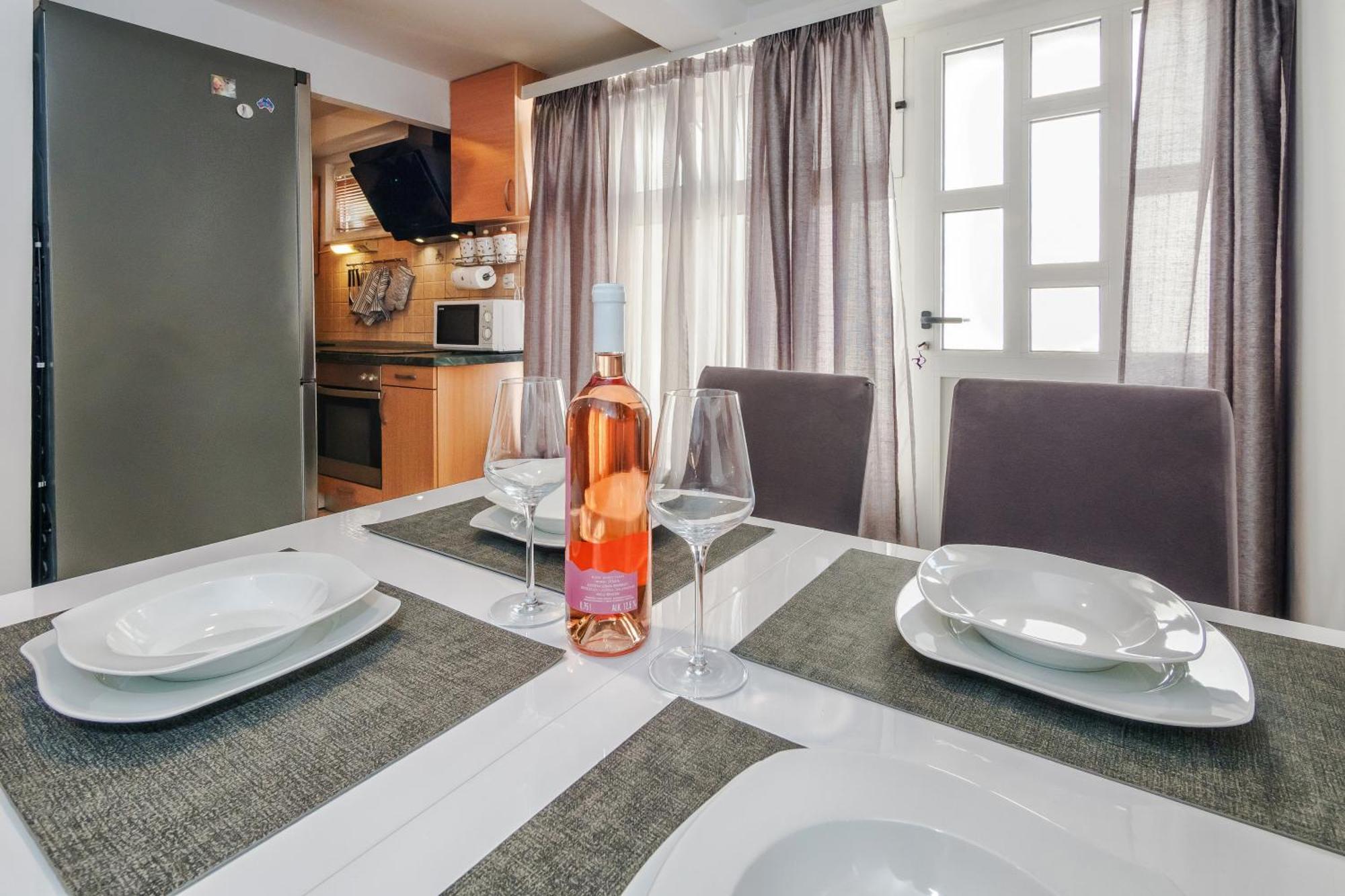 Relaxing 2Bd Apartment, Ground Floor - Walk To Old Town Split Exterior foto
