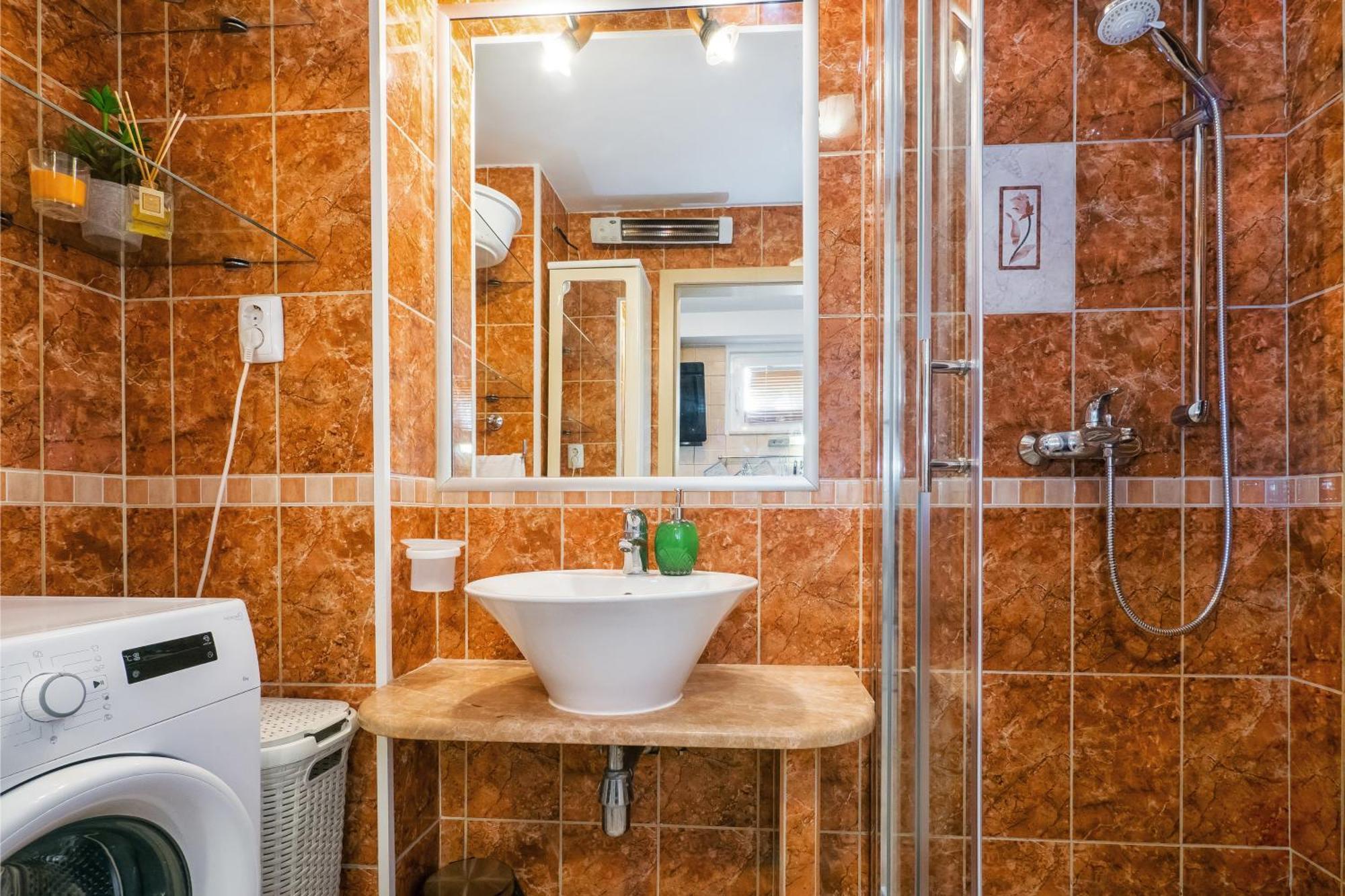 Relaxing 2Bd Apartment, Ground Floor - Walk To Old Town Split Exterior foto