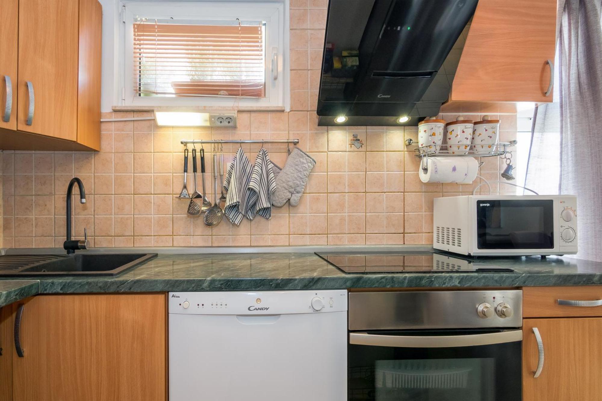 Relaxing 2Bd Apartment, Ground Floor - Walk To Old Town Split Exterior foto