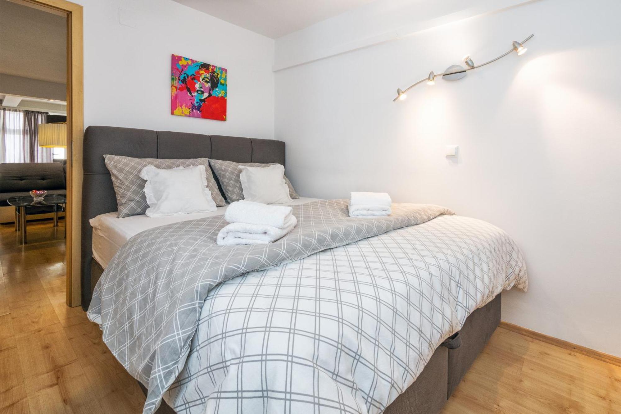 Relaxing 2Bd Apartment, Ground Floor - Walk To Old Town Split Exterior foto